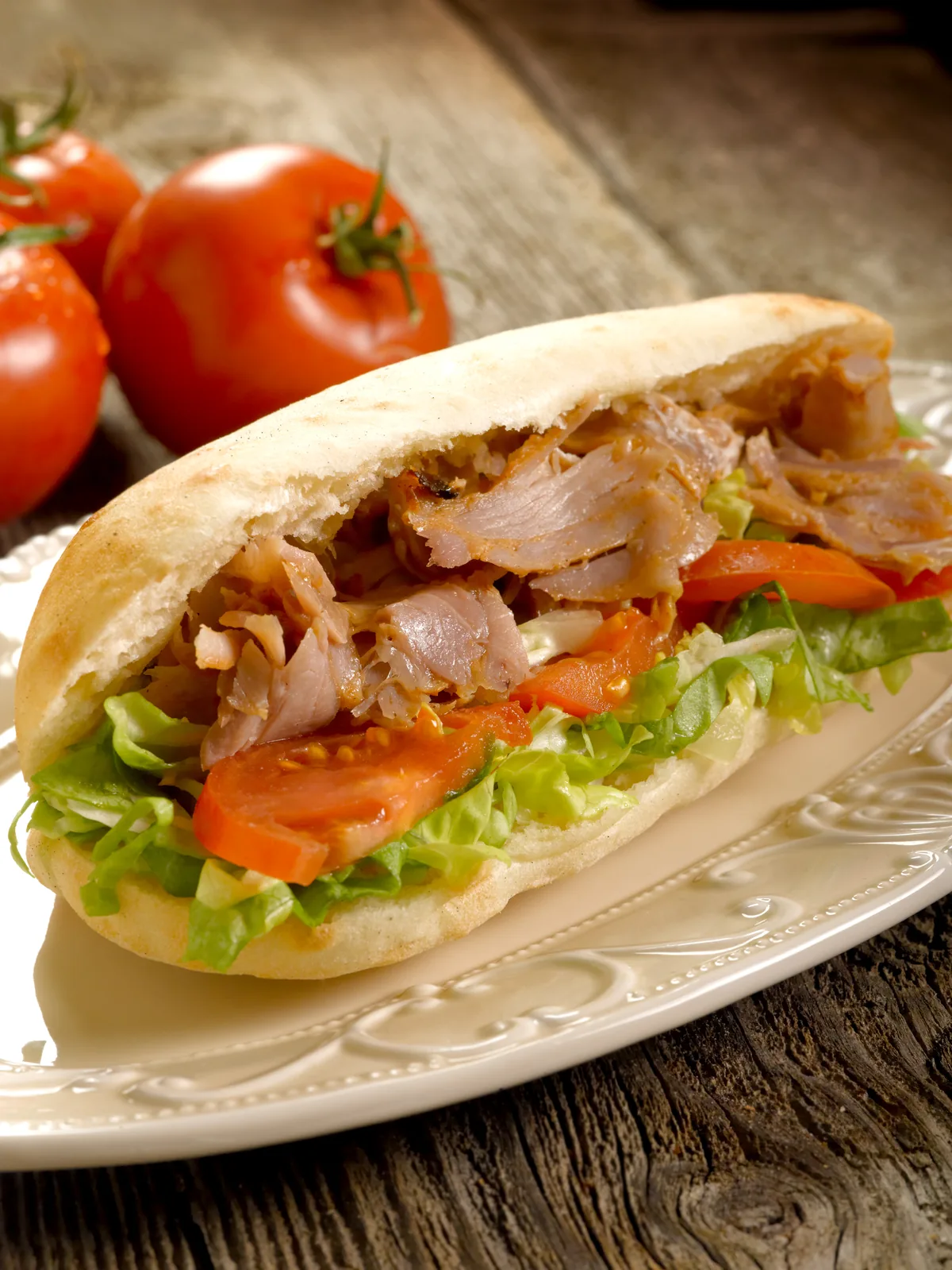 Somun ekmek arası tavuk döner